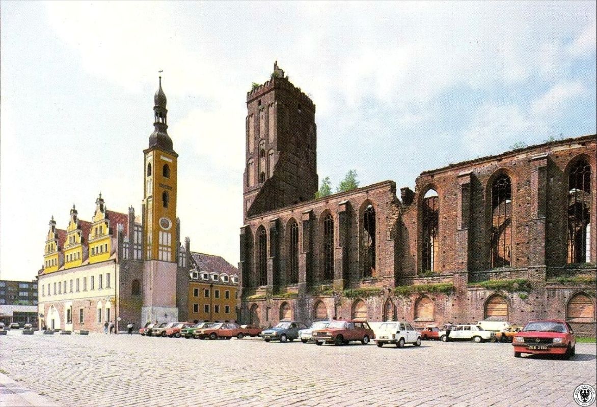 (2) Św. Jana Pawła II square and the old market