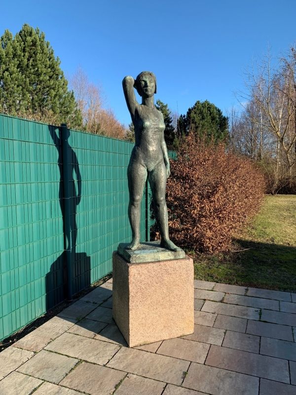 Sculpture (Female) Swimmer (Ger. Schwimmerin)