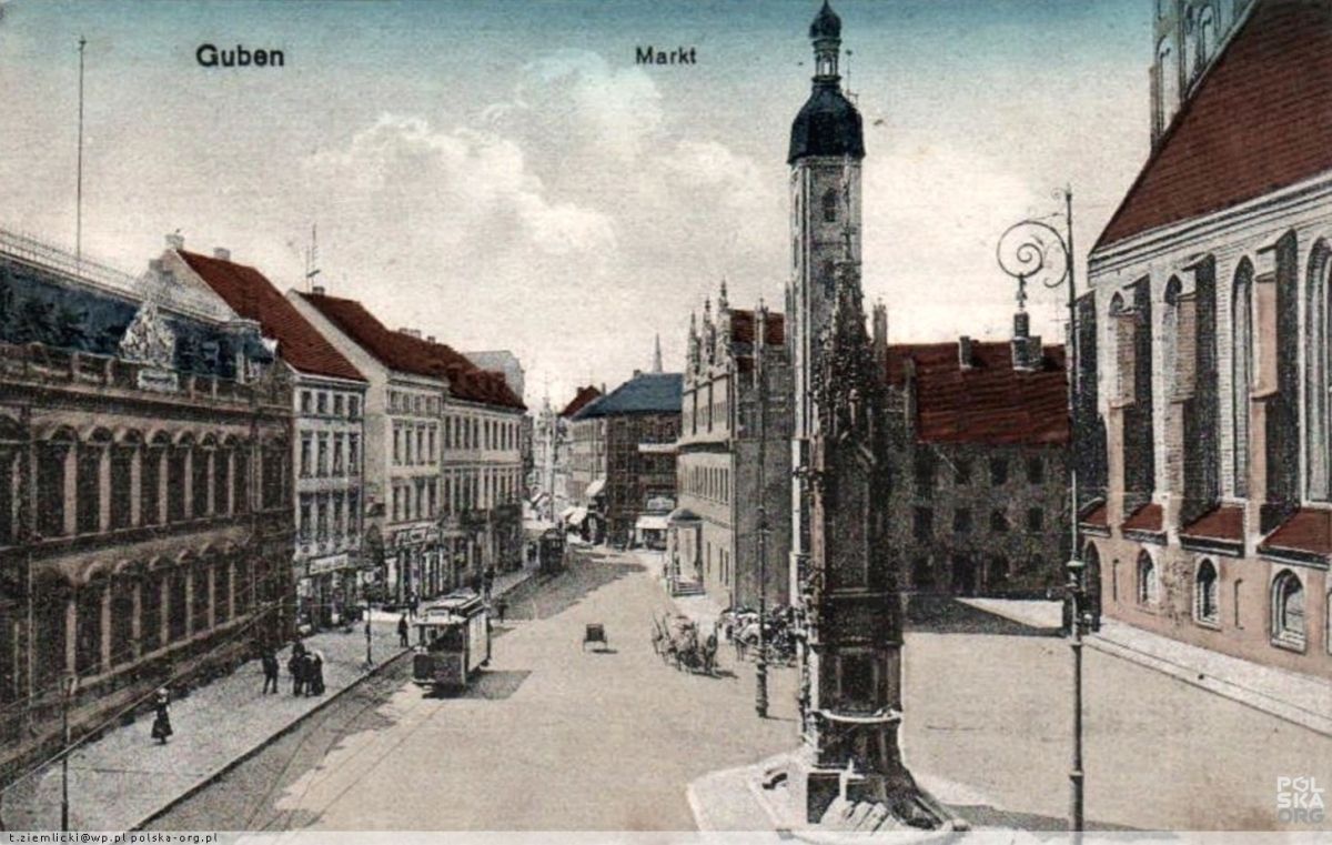 (5) Św. Jana Pawła II square and the old market