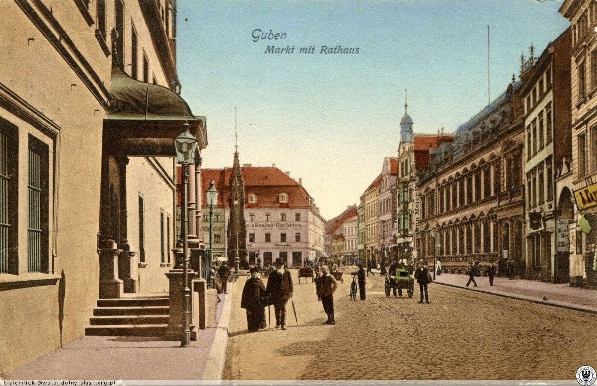 (1) Św. Jana Pawła II square and the old market