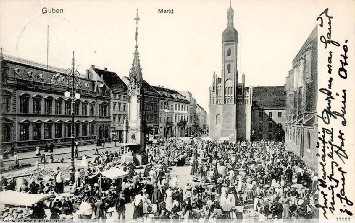 (4) Św. Jana Pawła II square and the old market