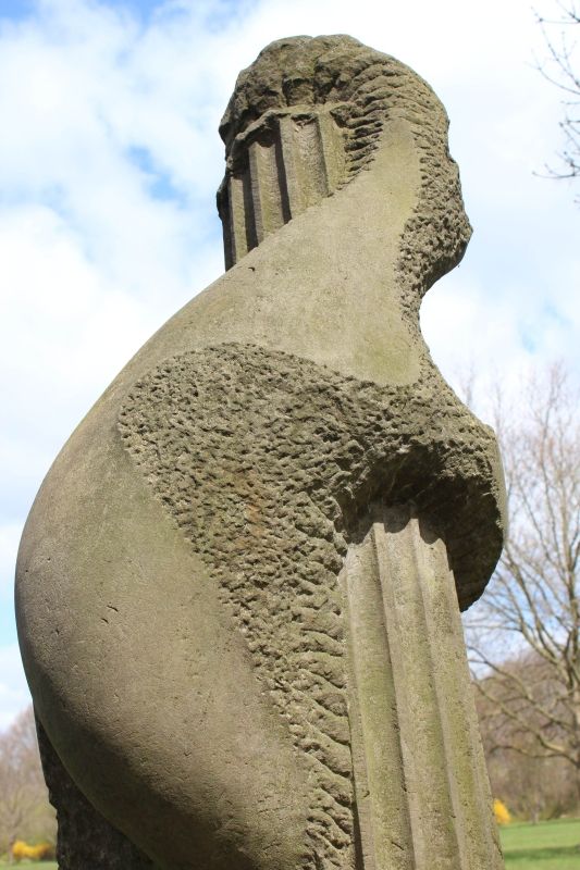 (1) Sculpture Pillar of the Earth (Ger. Säule der Welt (Antike Säule))