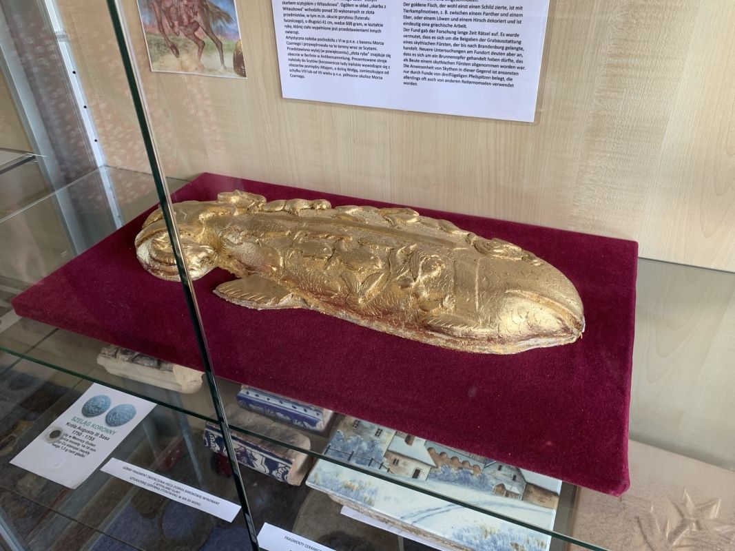 (1) Wooden sculpture The Golden Treasure from Witaszków (Pol.: Z?oty Skarb z Witaszkowa)