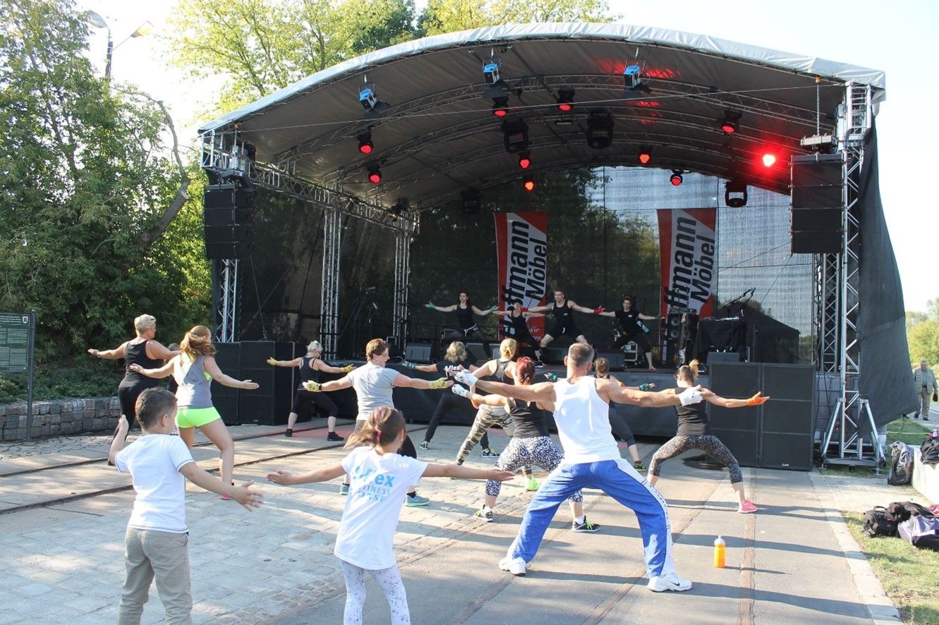 Bild: Tanzgruppe auf dem Deutsch-polnischen Begegnungsfest