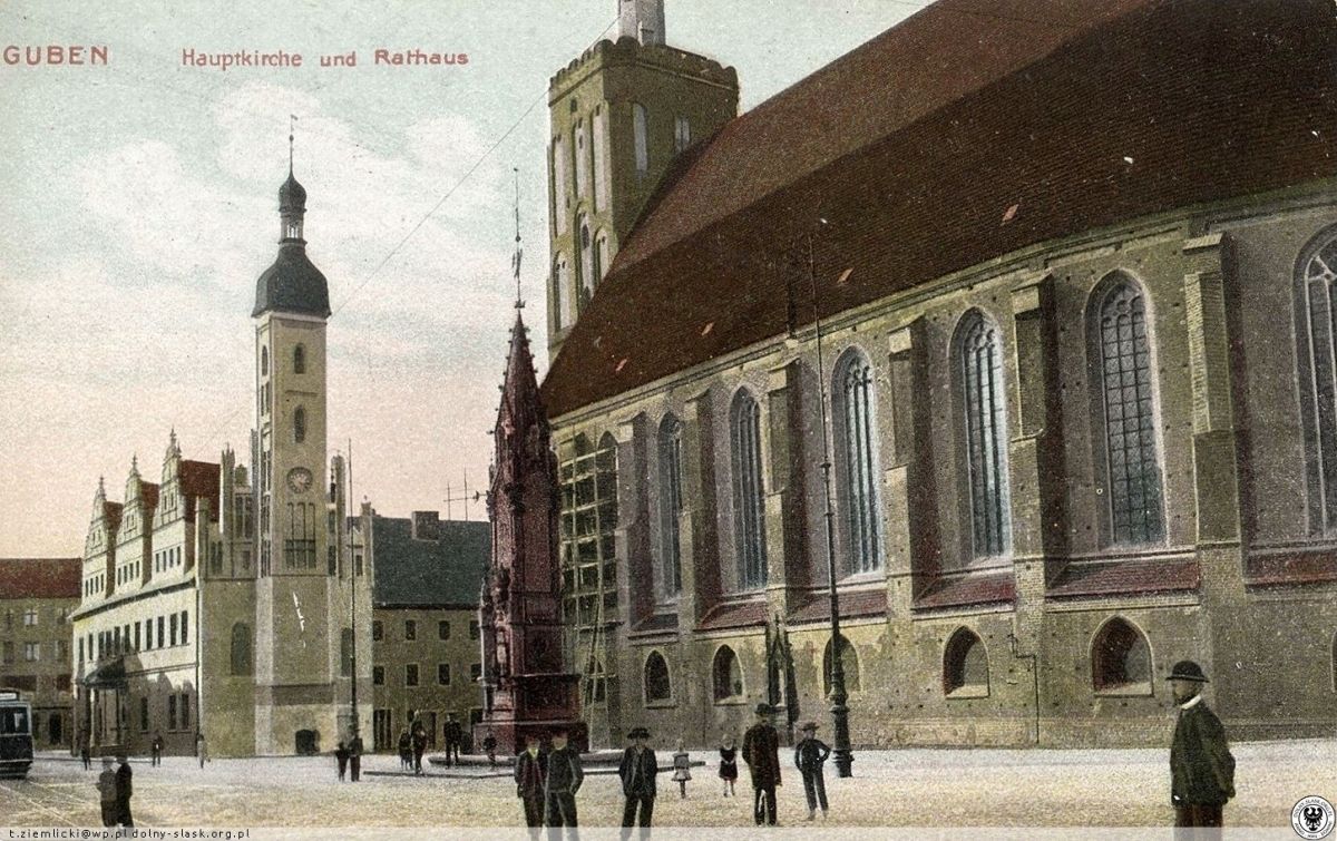 (3) Św. Jana Pawła II square and the old market
